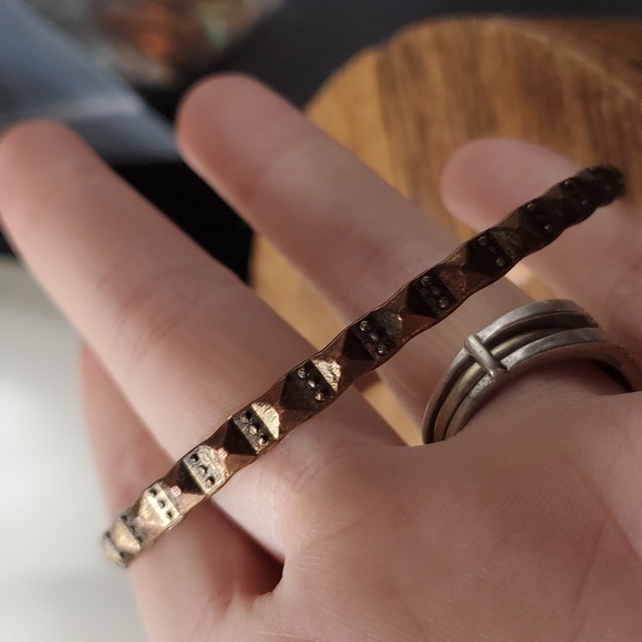 B3235 cobbled pyramid bracelet - Picture 2 of 2